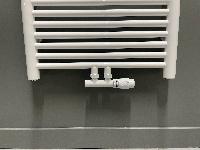 Thermrad H-blok set 1/2" haaks wit, incl thermostaatknop, koppelingen 16x2 en 15mm, dubbel rozet en afdekking tbv leidingen RO1985W